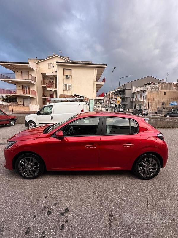 Usata Peugeot 208 Active 101 CV (74 kW) 2021 Rosso Utilitaria