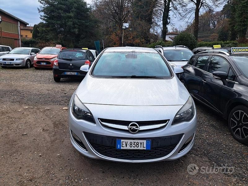 Usata Opel Astra Cosmo 130 CV (95 kW) 2014 Grigio Berlina