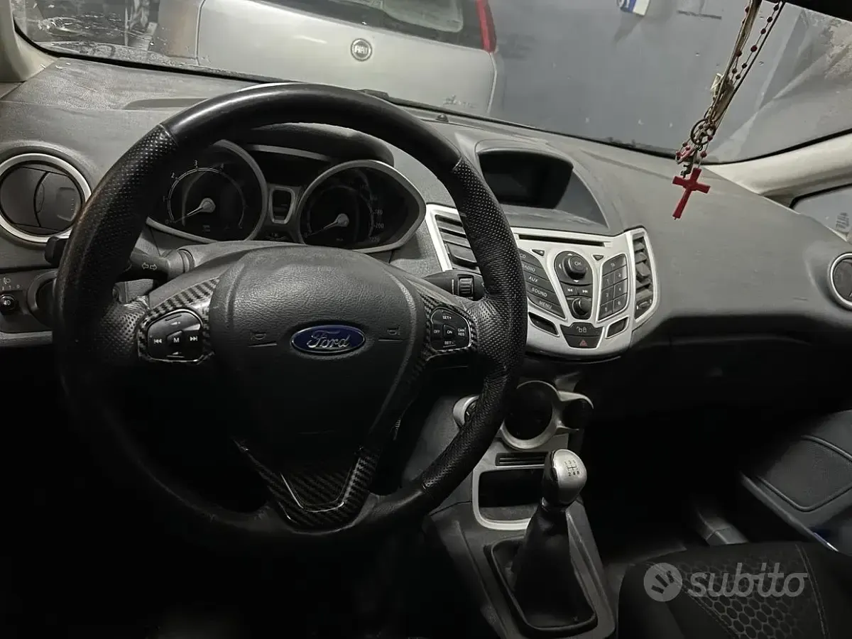 Usata Ford Fiesta 97 CV (71 kW) 2009 Berlina