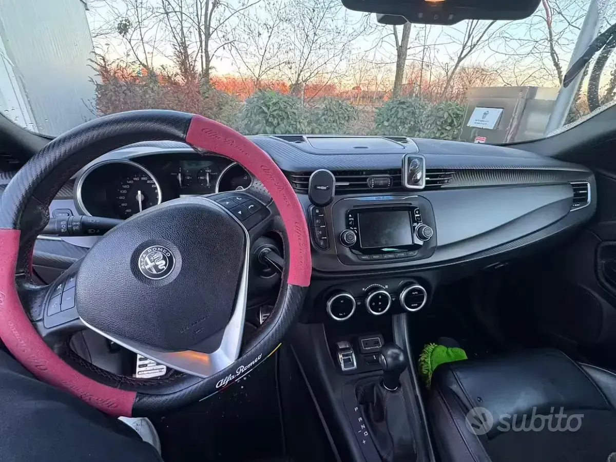 Usata Alfa Romeo Giulietta 109 CV (80 kW) 2016 Rosso Utilitaria