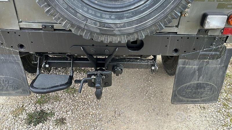 Usata Land Rover Defender 122 CV (89 kW) 2000 Verde SUV