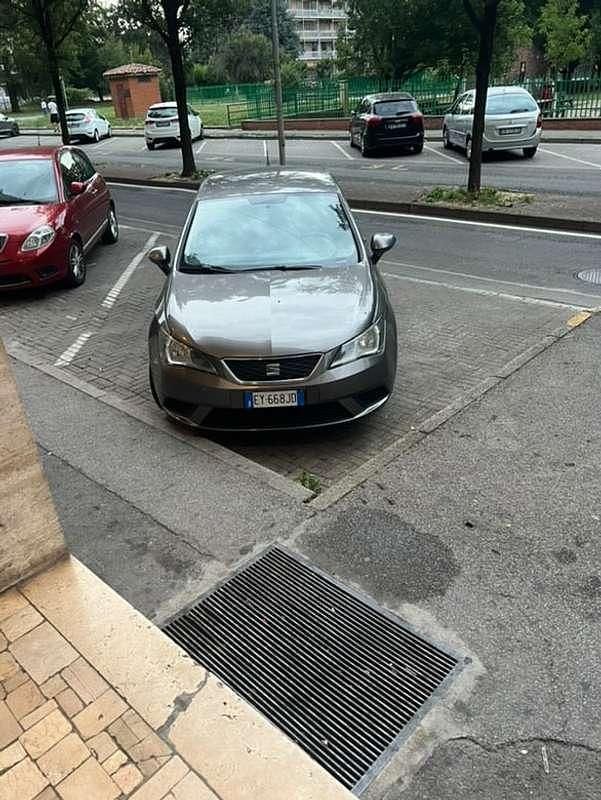 Usata 2015 Seat Ibiza Business Tre volumi | 6500 € (Buon prezzo) - Immagine 1/4