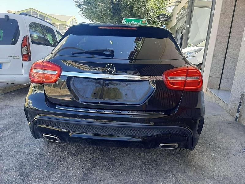 Usata Mercedes GLA180 Premium 109 CV (80 kW) 2017 Nero SUV