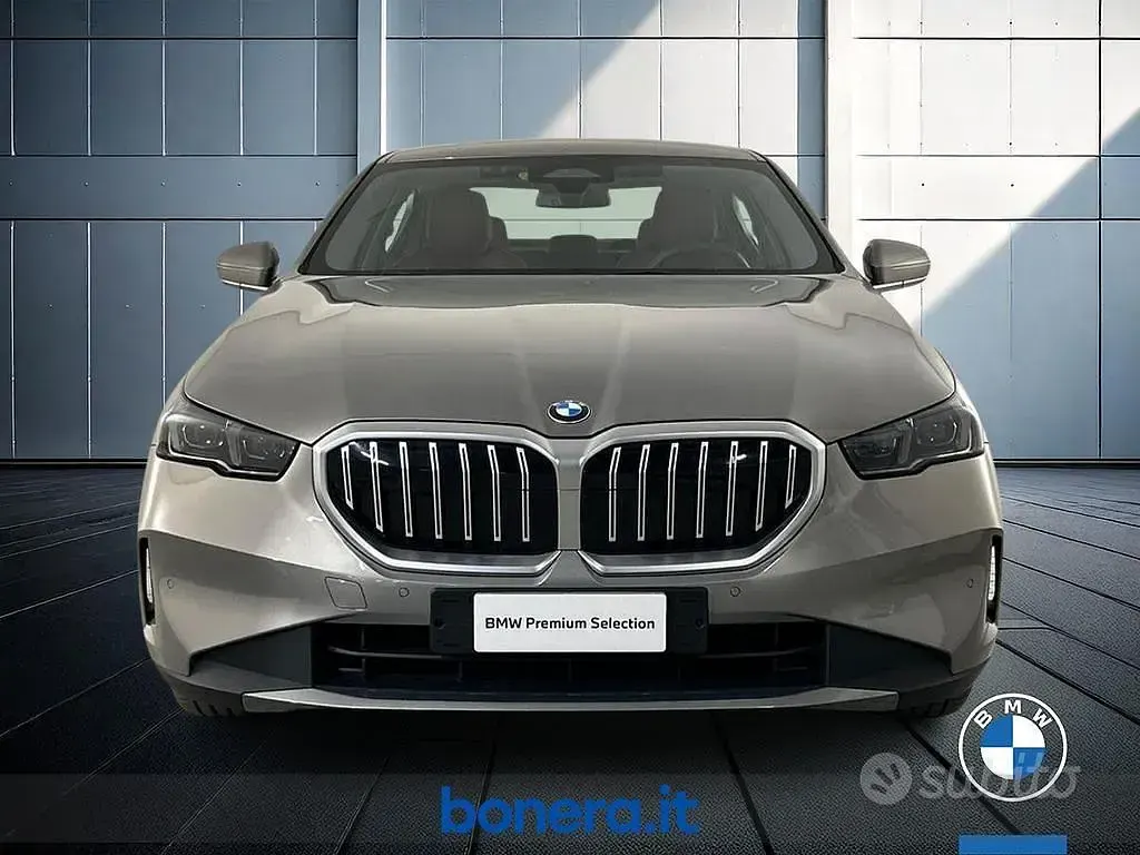Usata BMW 520 Efficient Dynamics 197 CV (144 kW) 2024 Grigio Berlina