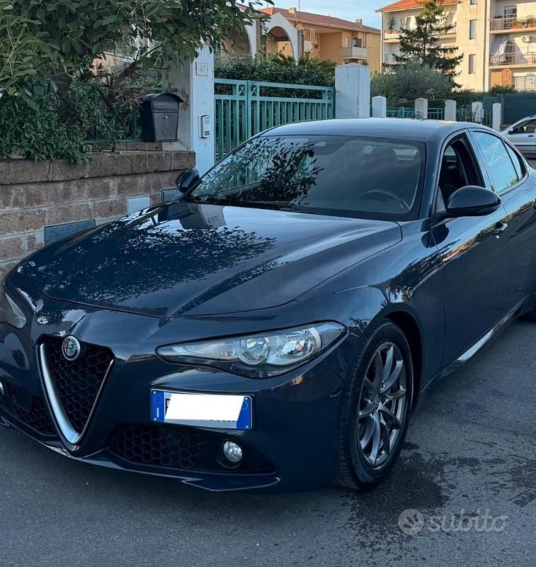 Usata Alfa Romeo Giulia Super 150 CV (110 kW) 2016 Blu Berlina