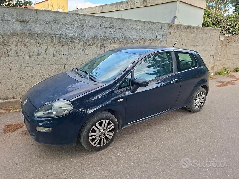 Usata Fiat Punto 69 CV (50 kW) 2012 Blu Utilitaria
