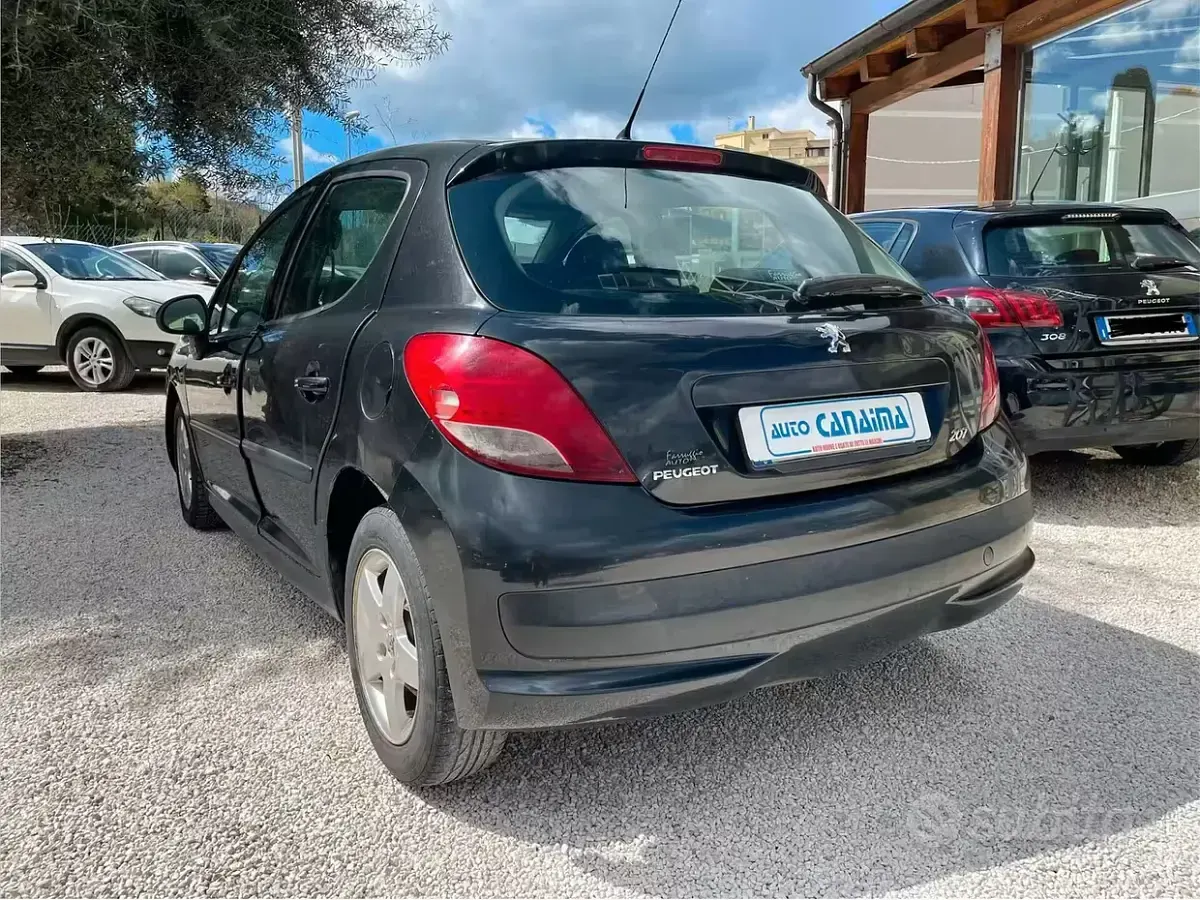Usata Peugeot 207 68 CV (50 kW) 2011 Nero Berlina