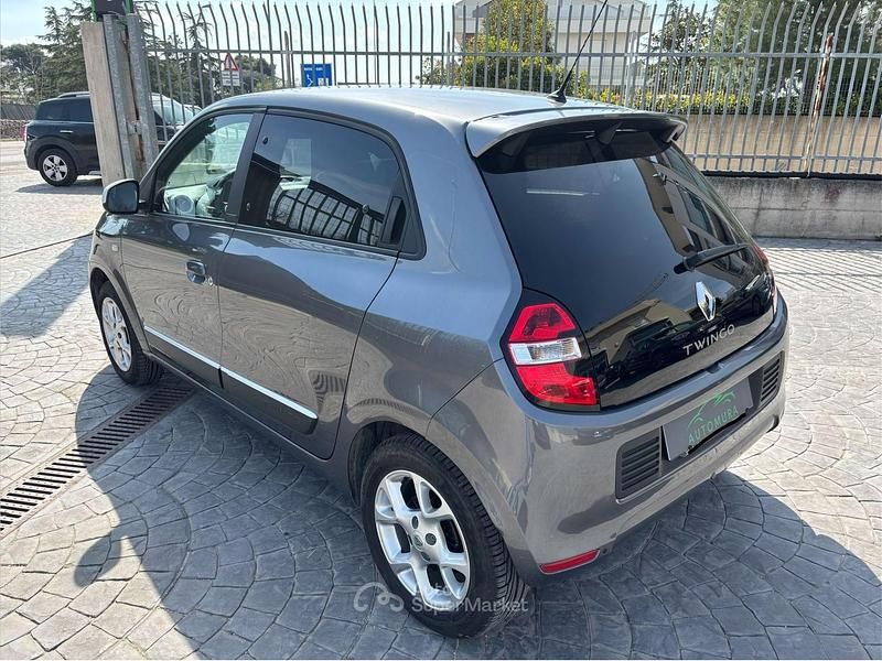 Usata Renault Twingo LIMITED 90 CV (66 kW) 2018 Gray Utilitaria