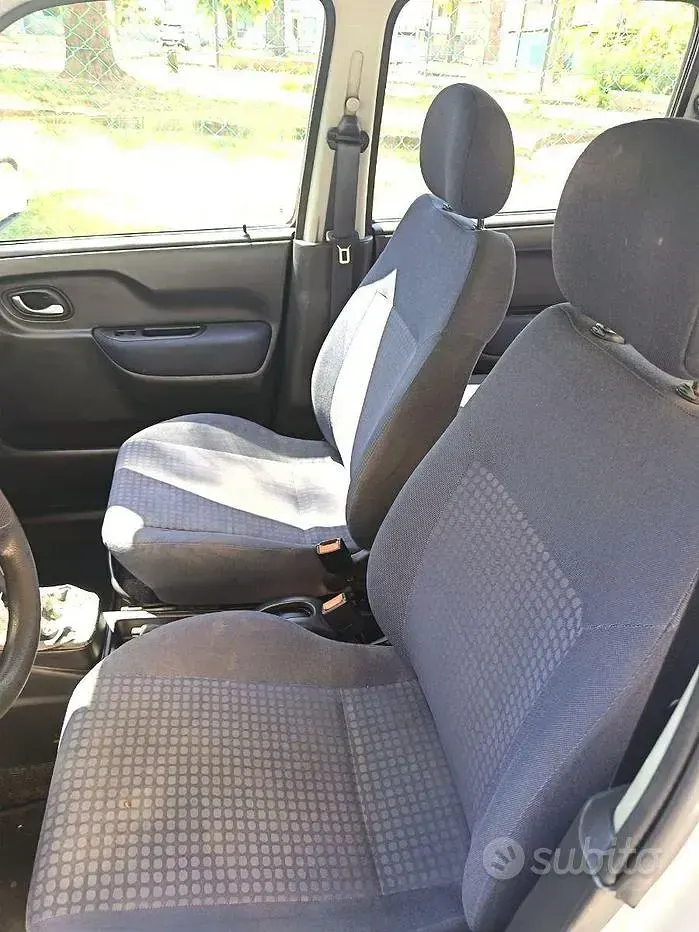 Usata Opel Agila 80 CV (58 kW) 2006 Grigio Monovolume