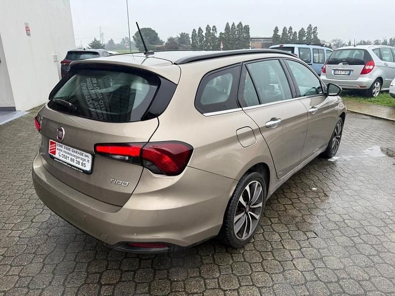 Usata Fiat Tipo Lounge 120 CV (88 kW) 2018 Marrone Station wagon