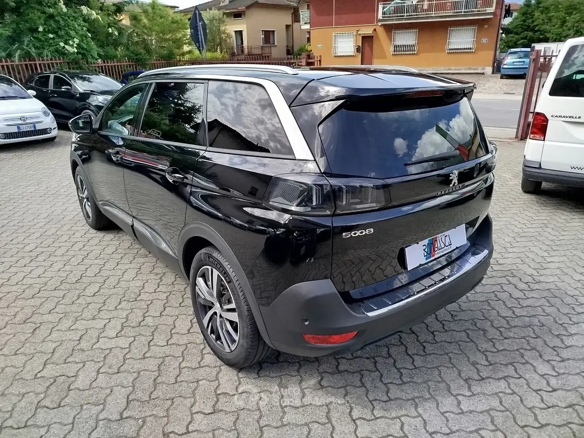 Gebraucht Peugeot 5008 Allure 131 PS (96 kW) 2024 Schwarz SUV