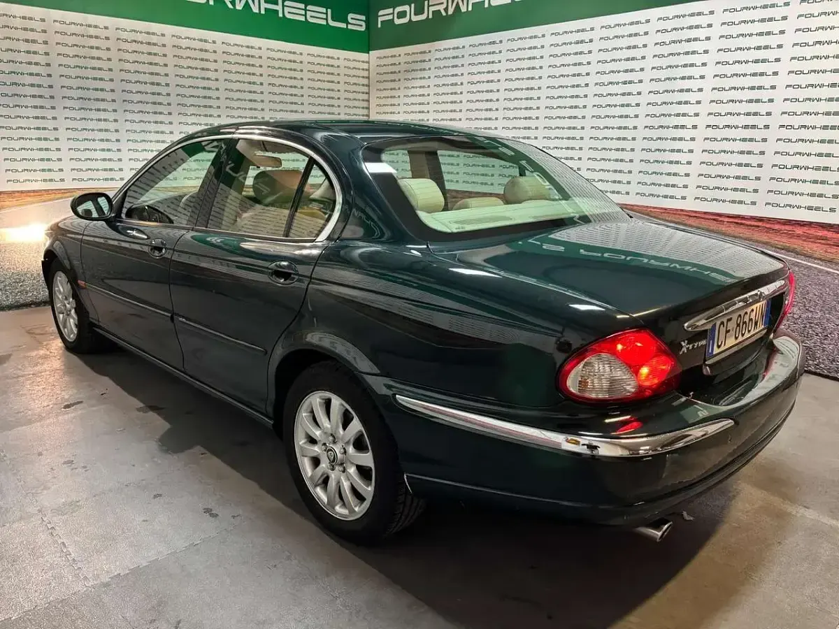Usata Jaguar X-type Executive 196 CV (144 kW) 2003 Verde Berlina