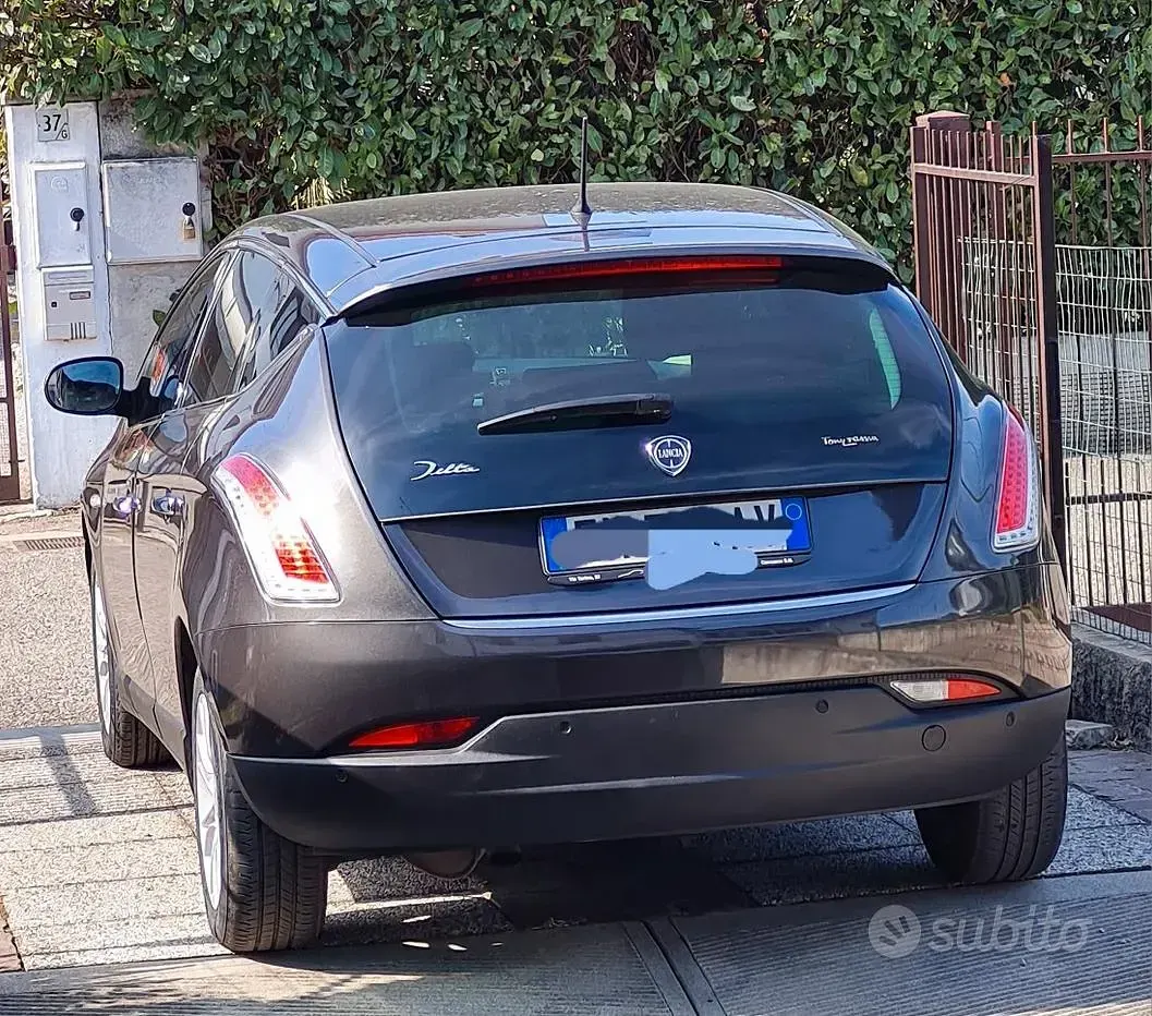 Usata Lancia Delta 120 CV (88 kW) 2012 Grigio Utilitaria