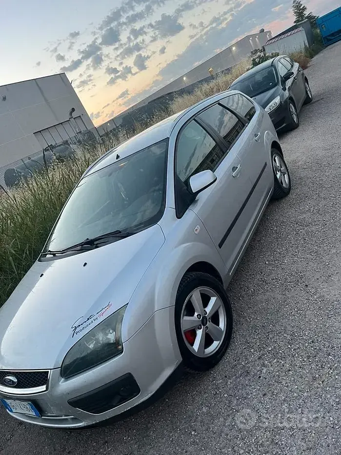 Usata Ford Focus 90 CV (66 kW) 2006 Grigio Station wagon