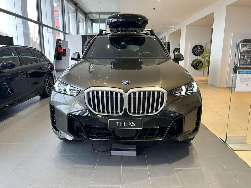 Nuova BMW X5 M Sport 298 CV (219 kW) 2025 Manhattan metallic SUV