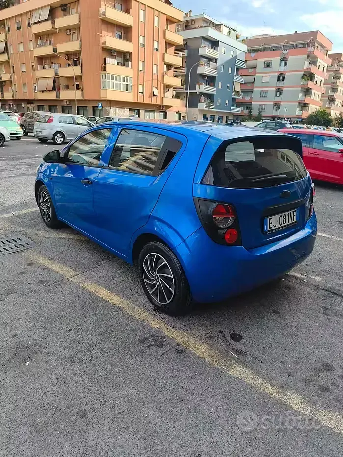 Usata Chevrolet Aveo 69 CV (50 kW) 2011 Bluazzurro Berlina