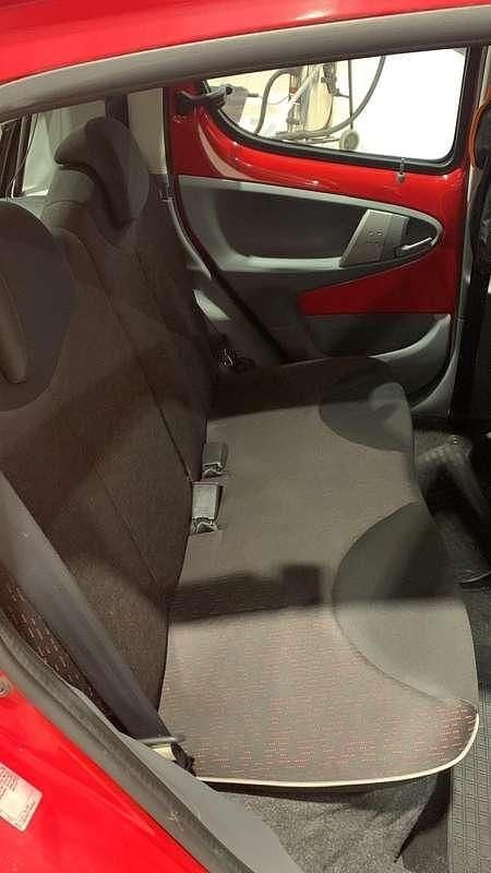 Usata Peugeot 107 Access 68 CV (50 kW) 2012 Rosso Utilitaria