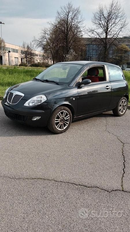 Usata Lancia Ypsilon 95 CV (69 kW) 2004 Nero Utilitaria