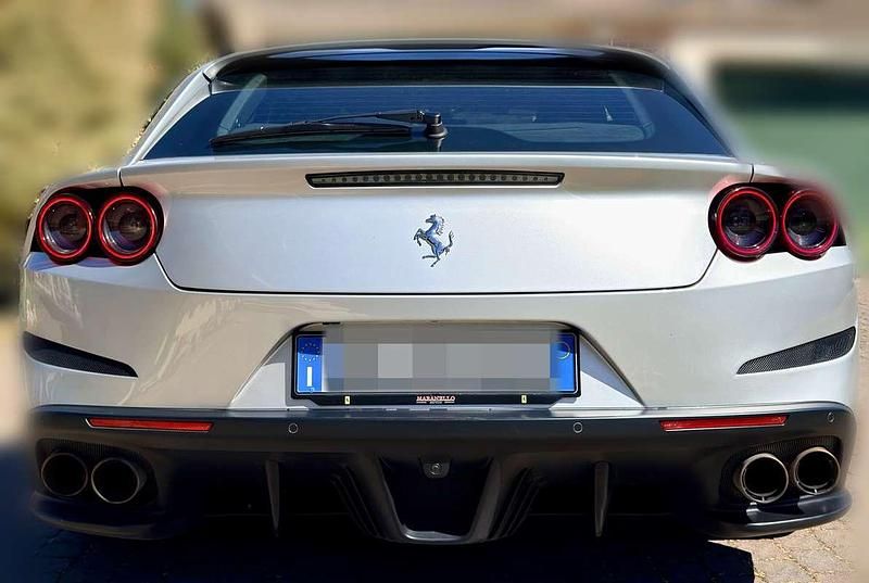 Usata Ferrari GTC4Lusso 689 CV (506 kW) 2018 Argento Station wagon