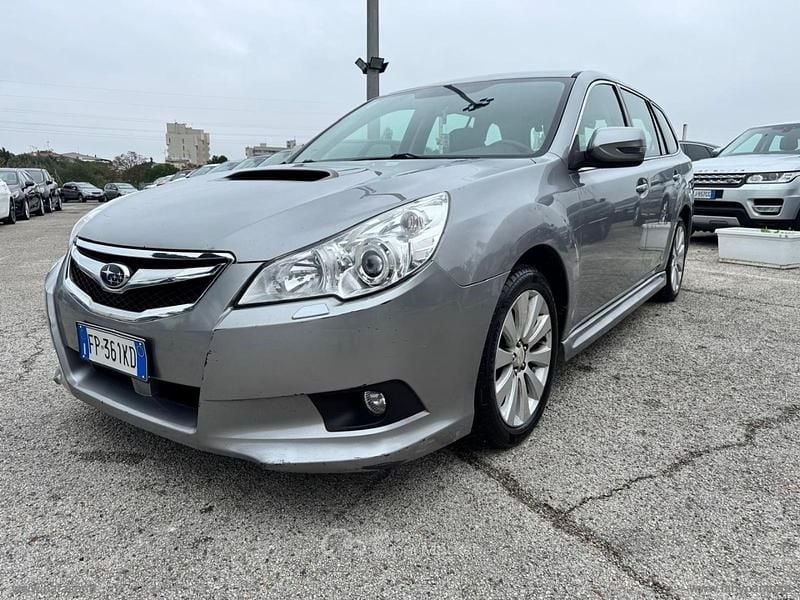 Argento Usata 2011 Subaru Legacy Comfort Station wagon | 3900 € (Ottimo prezzo) - Immagine 1/4