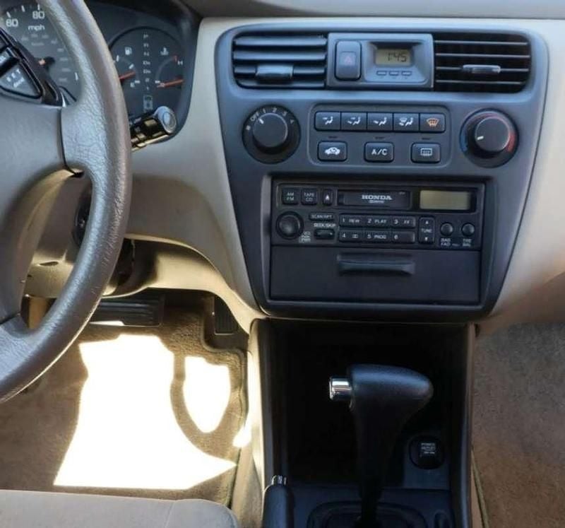 Usata Honda Accord 150 CV (110 kW) 2000 Beige Berlina