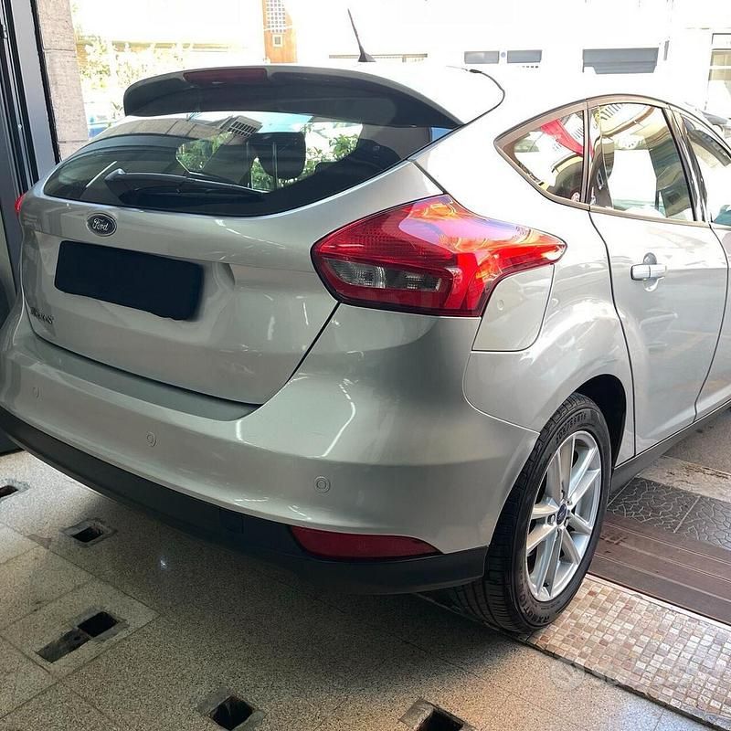 Begagnad Ford Focus Business Edition 120 HK (88 kW) 2015 Grå Sedan