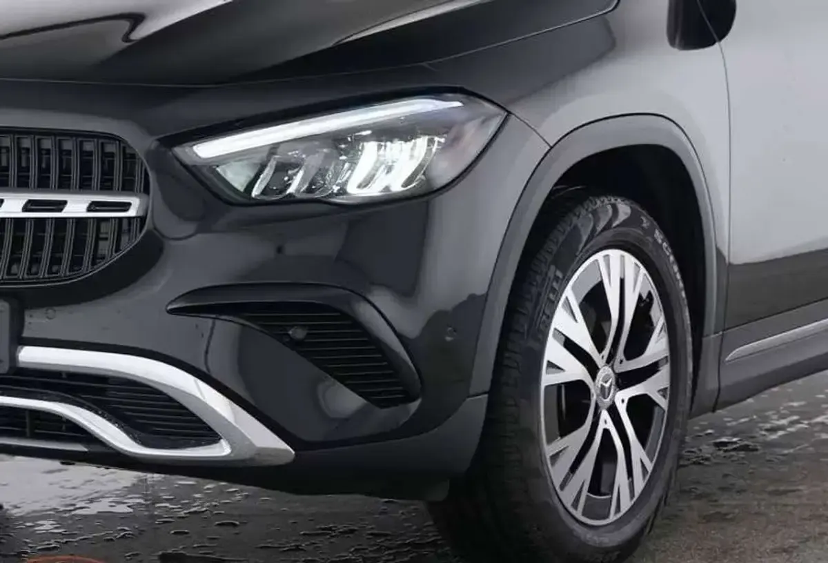 Usata Mercedes GLA180 Advanced 116 CV (85 kW) 2025 Nero SUV