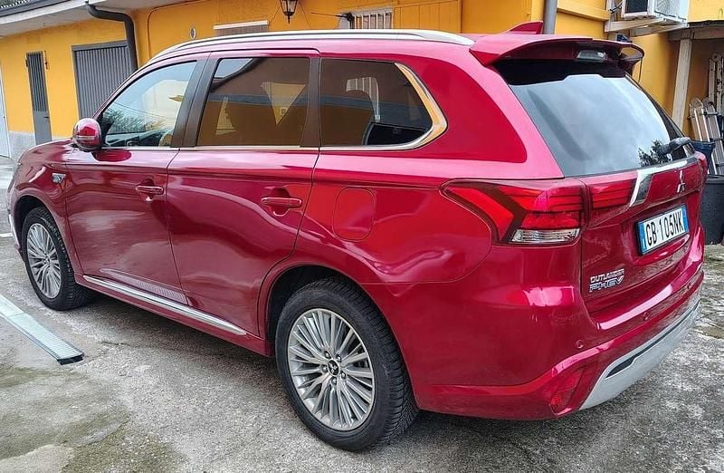 Usata Mitsubishi Outlander P-HEV 135 CV (99 kW) 2020 SUV