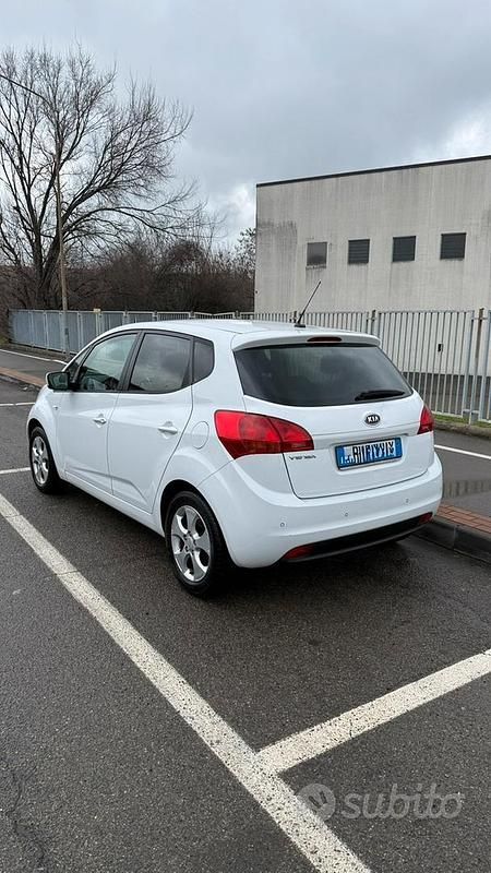 Usata Kia Venga LX 90 CV (66 kW) 2010 Bianco Utilitaria