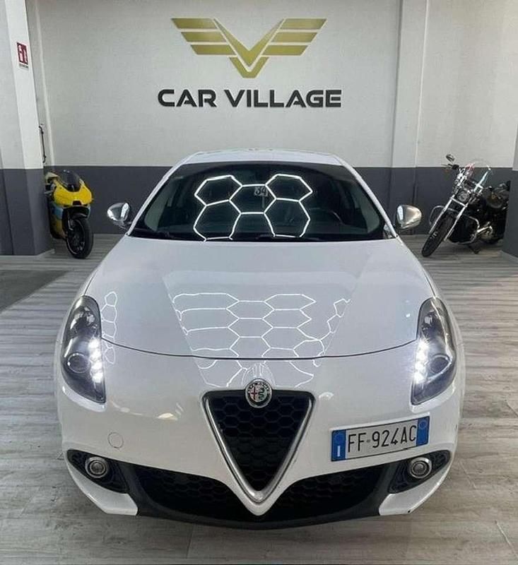 Bianco Usata 2016 Alfa Romeo Giulietta Super Tre volumi | 11.000 € (Buon prezzo) - Immagine 1/4