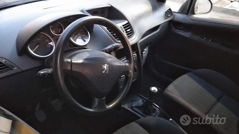 Usata Peugeot 207 70 CV (51 kW) 2008 Nero Utilitaria