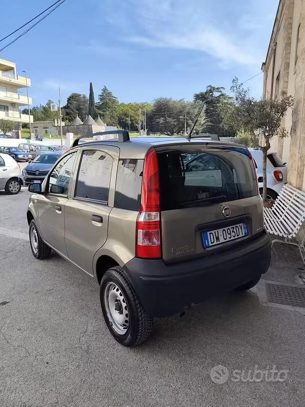 Usado Fiat Panda 4x4 Active 69 HP (50 kW) 2009 Castanho Citadino