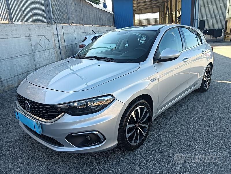 Grigio Usata 2019 Fiat Tipo Lounge Tre volumi | 10.500 € (Cara) - Immagine 1/4