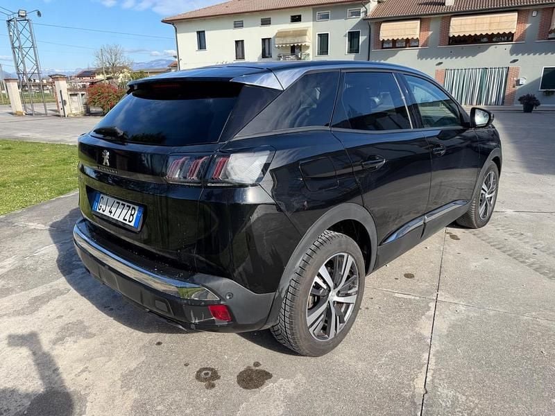 Usata Peugeot 3008 Allure 131 CV (96 kW) 2023 Nero SUV