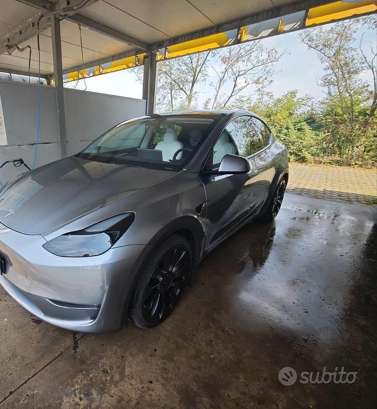 Usata Tesla Model Y Performance 392 kW (534 CV) 2023 Grigio SUV