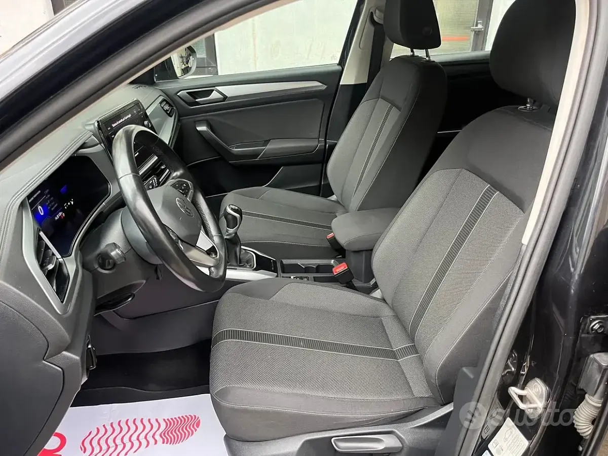 Usata VW T-Roc Life 116 CV (85 kW) 2022 Nero SUV