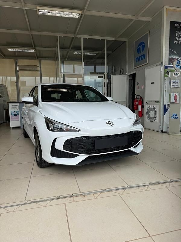Bianco Nuova 2025 MG MG3 Due volumi | 15.240 € (Buon prezzo) - Immagine 1/4