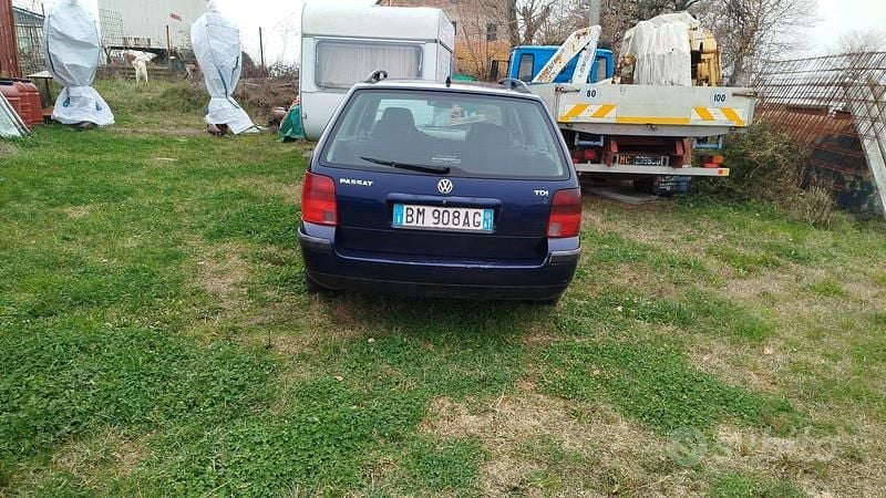 Usata VW Passat 110 CV (80 kW) 2000 Blu Station wagon