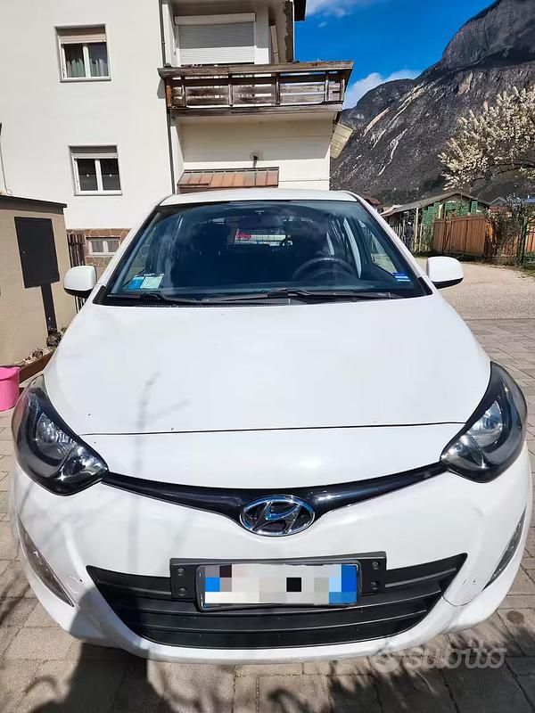 Usata Hyundai i20 85 CV (62 kW) 2012 Bianco Utilitaria