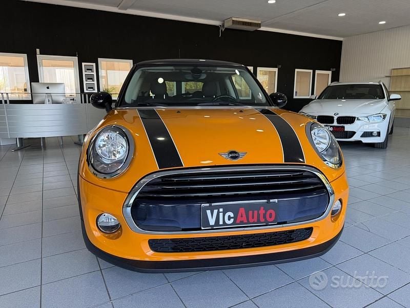Usata Mini Cooper D 116 CV (85 kW) 2016 Arancione Utilitaria
