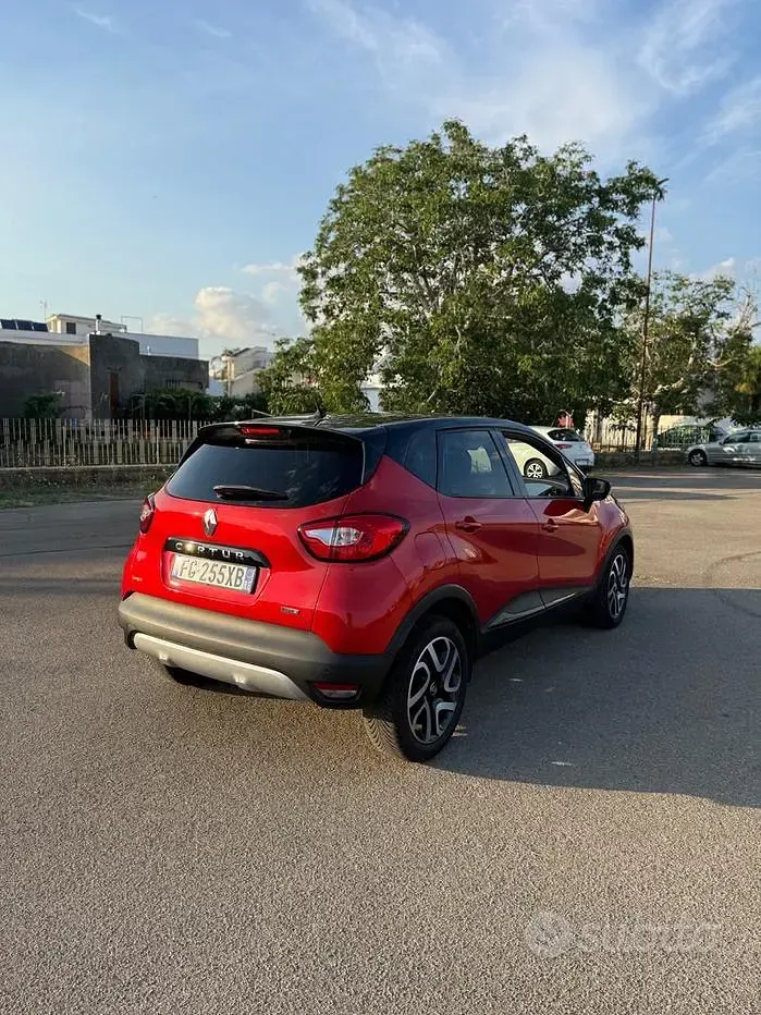 Usata Renault Captur Iconic 90 CV (66 kW) 2017 Rosso SUV