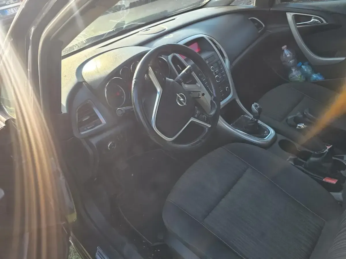Usata Opel Astra 110 CV (80 kW) 2011 Grigio Berlina