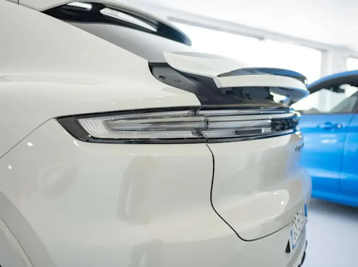 Usata Porsche Cayenne 475 CV (349 kW) 2024 Grigio gesso SUV