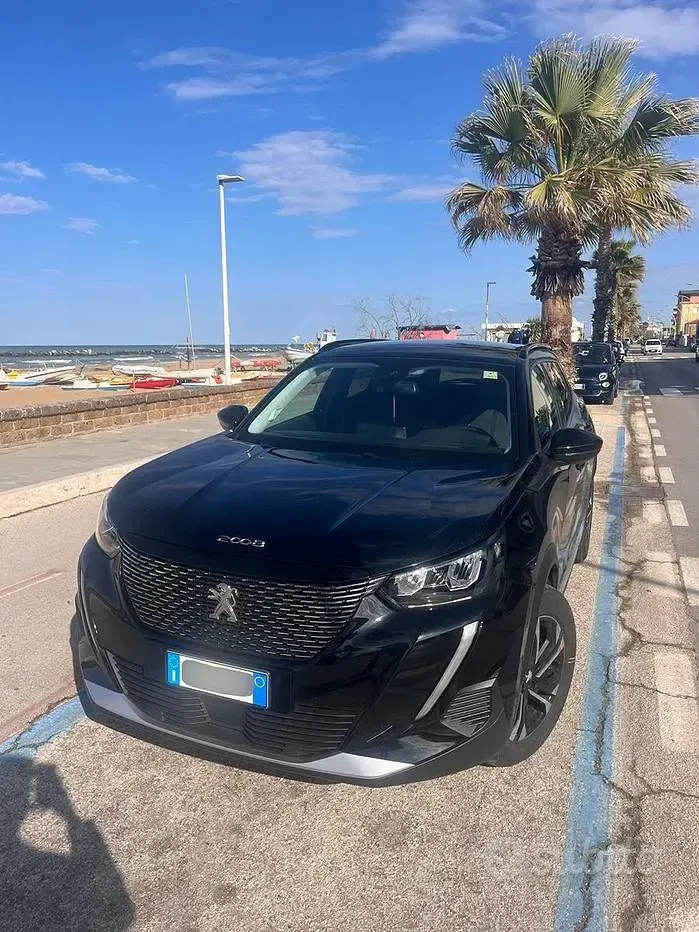 Usata Peugeot 2008 Allure 131 CV (96 kW) 2022 Nero SUV