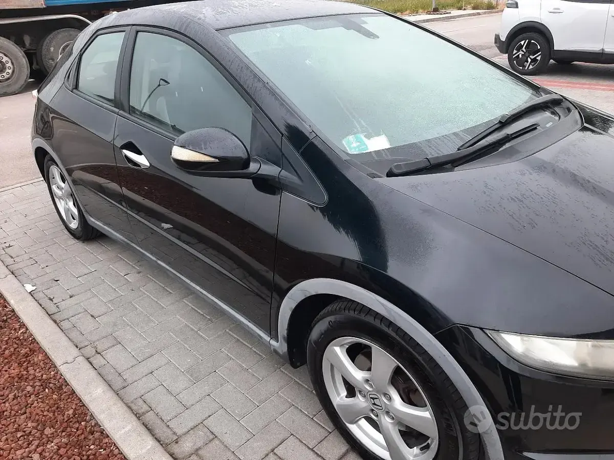 Usata Honda Civic 83 CV (61 kW) 2008 Nero Berlina