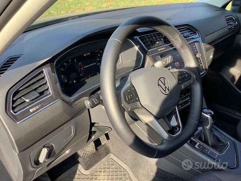 Usata VW Tiguan Allspace 150 CV (110 kW) 2023 Grigio SUV