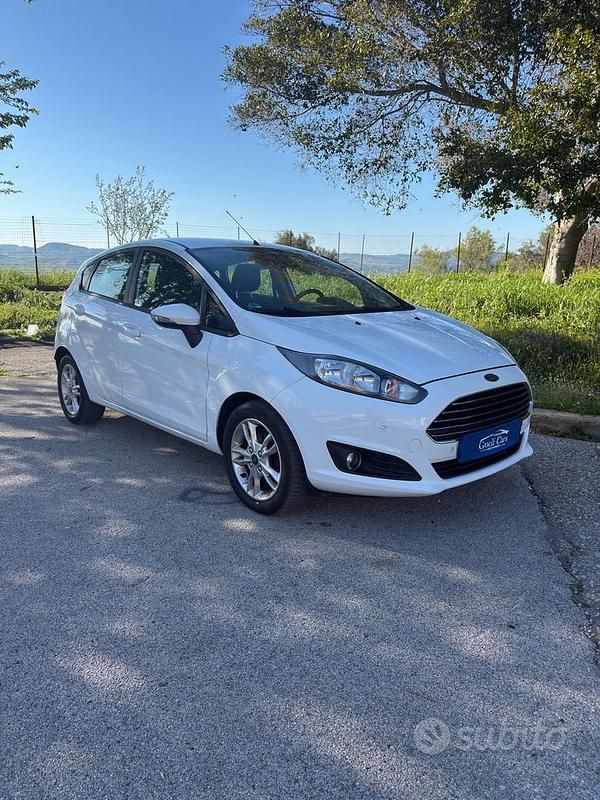Usata Ford Fiesta Titanium 95 CV (69 kW) 2015 Bianco Berlina