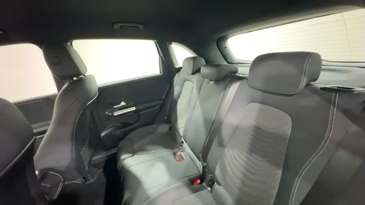 Usata Mercedes B180 116 CV (85 kW) 2024 Mountain grey met Monovolume