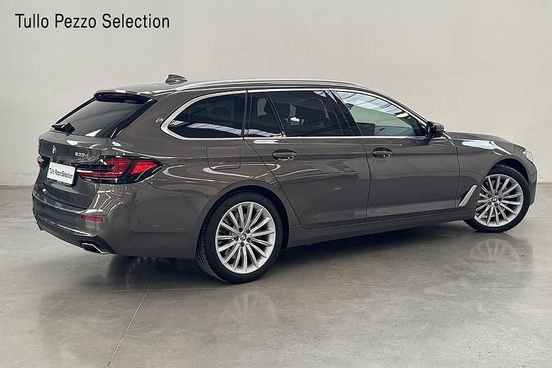 Usata BMW 530 Luxury Line 249 CV (183 kW) 2022 Alvit grey metallizzato Station wagon