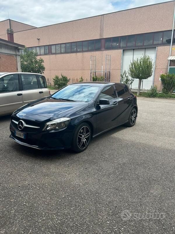Blu Usata 2017 Mercedes A250 Premium Tre volumi | 18.500 € (Buon prezzo) - Immagine 1/4